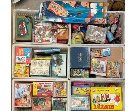 Vintage toys; games and jigsaws (6) 