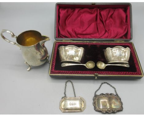 Victorian silver pair of salts with engraved scrolling decoration, two spoons with shell bowls, in fitted case by Atkin Broth