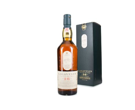 LAGAVULIN 16 YEAR OLD WHITE HORSESingle malt.The Islay distillery of Lagavulin first gained notoriety in 1862 when it was acq