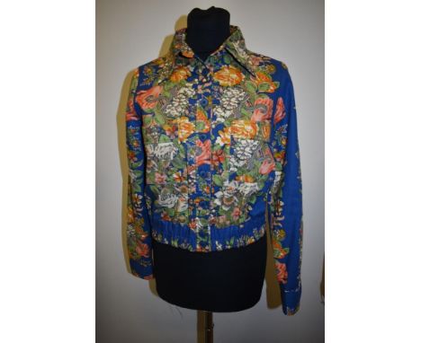 A vintage 1970s Liberty of London fabric jacket/blouse, having button down front with pockets to breast.
measurements approx.