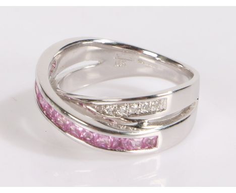 18 carat white gold pink sapphire and diamond set ring, the "Anne Boleyn Ring", produced by The Royal Mint, boxed, ring size 