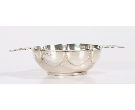 Edward VII silver bowl, London 1906, maker Mappin &amp; Webb, the shaped Art Nouveau style handles cast with depiction of a y
