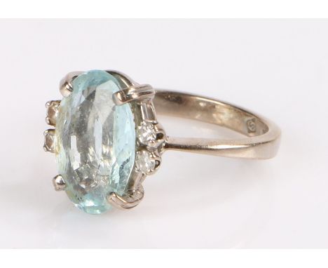 18 carat gold aquamarine set ring, with two pairs of diamonds either side, ring size F/G