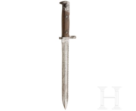 Bayerisches SG 71/84 mit Sägerückenklinge, abgenommen 1897   Sägerückenklinge mit langer Hohlkehle, quartseitig an der Wurzel