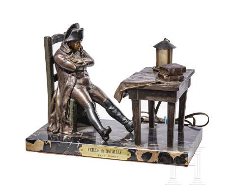 Napoleon Bonaparte - Tischlampe aus Bronze, Frankreich, 20. Jhdt.  Schön patinierte Bronze. Bonaparte auf einem hohen Stuhl s