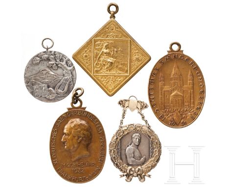Fünf große Medaillen und Plaketten Deutscher Sänger-Bundesfeste  Graz 1902, Unterkochen 1928 (Silber und Silber vergoldet), F