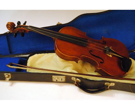 Violin, full size stamped Neuner and Hornsteiner Mittenwald anno 1873 with bow in hard case no obvious cracks or repairs
Poss