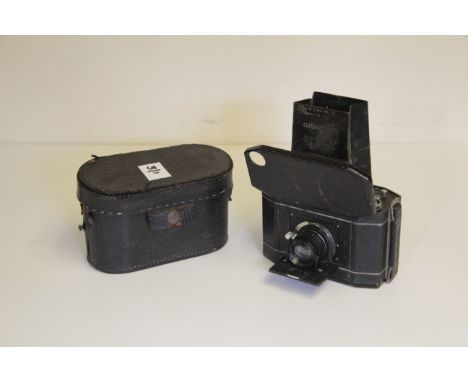 A National Graflex Series II Camera, with Bausch & Lomb Tessar f/3.5 lens, in maker's case