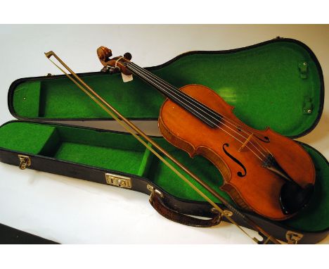 Violin, full size in good condition with no obvious cracks or repairs plus bow and hard case