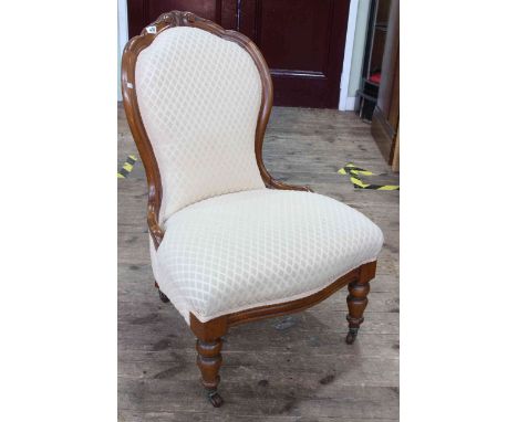 Victorian mahogany framed turned leg nursing chair in light fabric.
