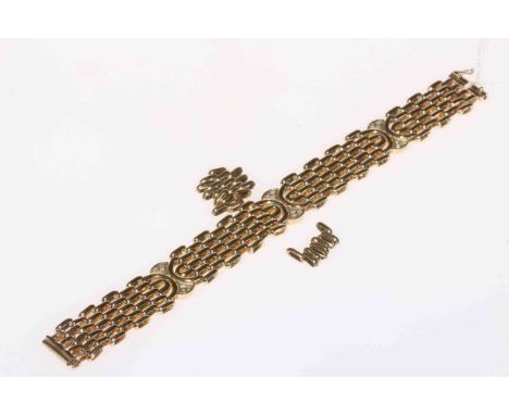 9 carat gold diamond set gate link bracelet, having four intervals each set with six diamonds, 8cm length (spare link).