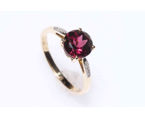 Garnet and diamond 9k gold ring, the round garnet 3.5 carats, size P/Q, with certificate.