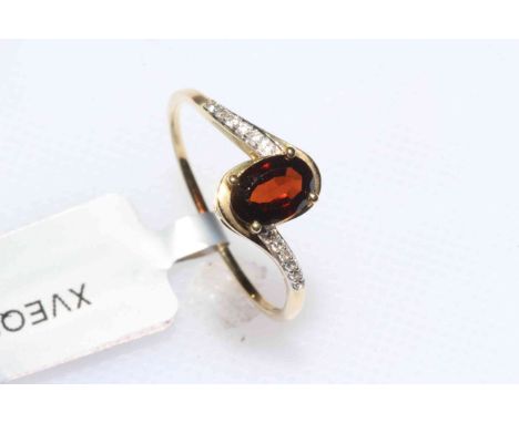 Capricorn and zircon 9k gold ring, size P/Q, with certificate.