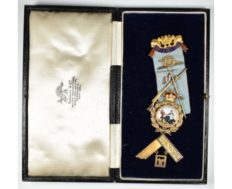 British Army and Royal Navy interest Masonic&nbsp;15ct gold and enamel&nbsp;jewel / medallion&nbsp;for Army &amp; Navy Lodge 