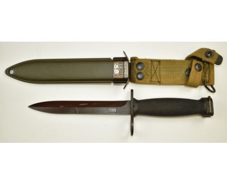 American M7 bayonet with 16cm blade, cross guard stamped US M7, M8 scabbard and belt attachments.&nbsp;PLEASE NOTE ALL BLADED