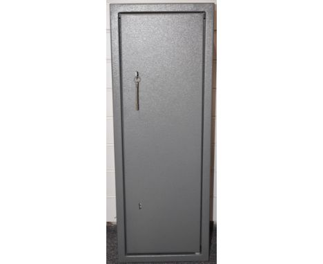 Metal shotgun or rifle takedown or ammunition cabinet, 82 x 30 x 22cm.&nbsp;