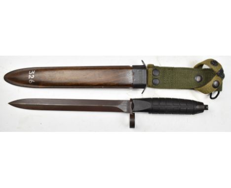 German Cold War AG 3L export bayonet with 23cm double edged blade, US M8A1 wooden scabbard and frog. PLEASE NOTE ALL BLADED I