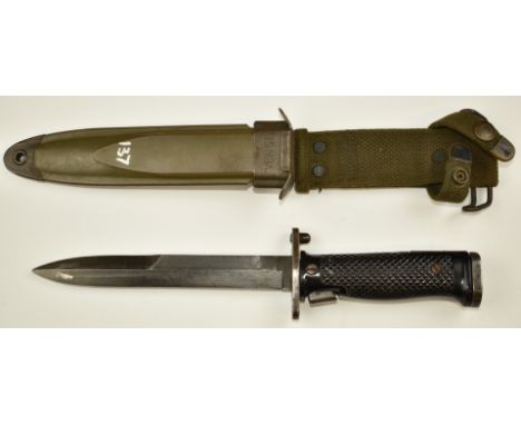 American M5 bayonet with 17cm blade, cross guard stamped US M5 Imperial, M8 scabbard and belt attachment.&nbsp;PLEASE NOTE AL