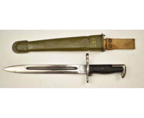 Italian 1943/44 pattern bayonet for the Garrand rifle, stamped 71383 to ricasso, with 25cm fullered blade, scabbard and canva