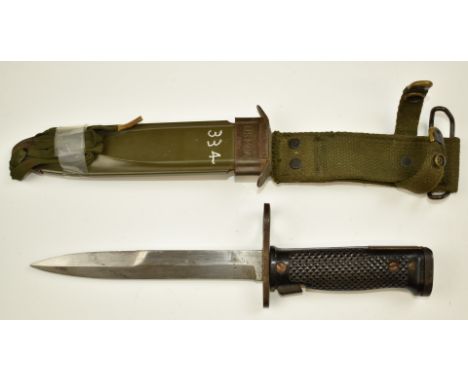 American M6 bayonet with 17cm blade, cross guard stamped US M6 Imperial, M8 scabbard and belt attachment.&nbsp;PLEASE NOTE AL