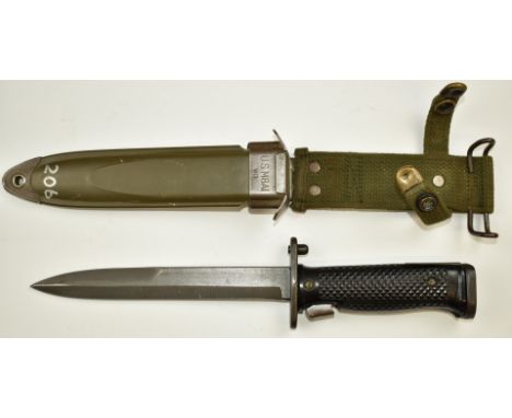 American M5 bayonet with 17cm blade, cross guard stamped PAR M5A1, M8 scabbard and belt attachment.&nbsp;PLEASE NOTE ALL BLAD