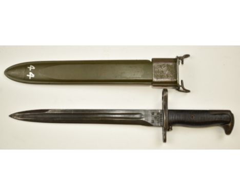 American WW2 M1 knife bayonet for the Garand rifle, with 25cm blade and US 1943 UC to ricasso, with scabbard.&nbsp;PLEASE NOT