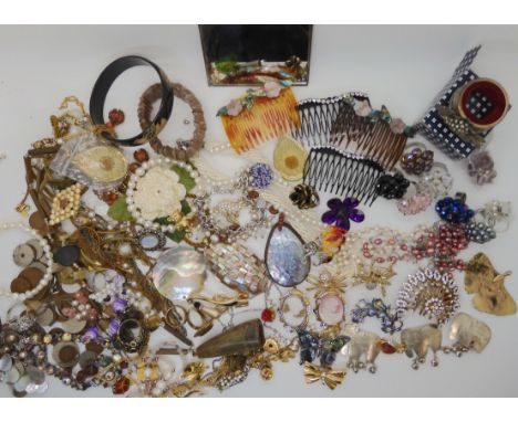 Spider brooches, a horn bangle carved with birds, mother of pearl items and other items of vintage costume jewellery Conditio