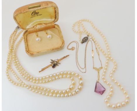 A 9ct Art Deco glass gem set necklace, a 9ct pearl and amethyst bug brooch, 9ct Ciro pearls and two strings of pearls Conditi