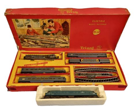 Vintgage Tri-ang Railways RS.14 Model Railroad Boxed (Missing Loco) + Mainline Class 45 D49 "The Manchester Regiment" Engine 