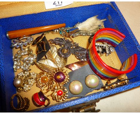 Blue jewellery box containing vintage costume jewellery, amber cheroot holder, etc.