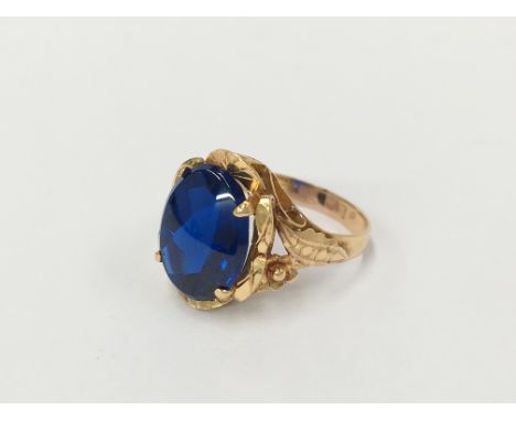 An 18 carat gold blue stone ring, size H