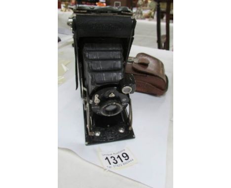 A Voigtlander 1:9 concertina camera with case