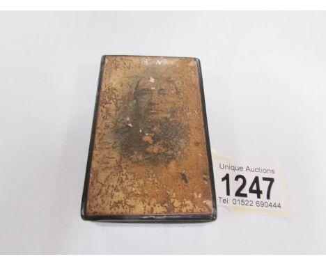 A late 19th century snuff box possibly featuring a picture of a South African leader