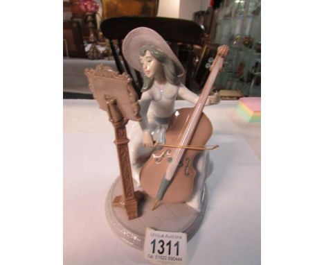 A Lladro girl playing cello - Concerto, #6332