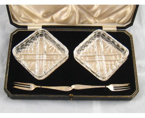 A pair of cut glass dishes with silver forks in fitted case, Sheffield 1928. 