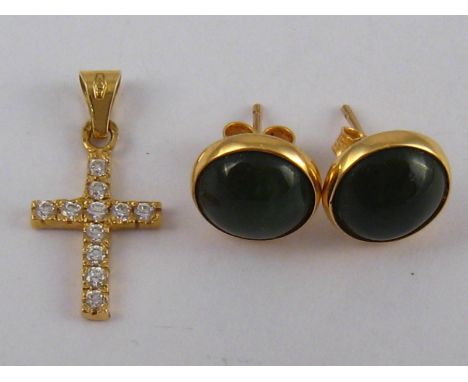 A mixed lot comprising a pair of nephrite jade and gold stud earrings, approx 1cm, together with a yellow metal (tests 18 car