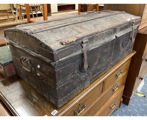 17TH CENTURY SPANISH TOP SHIP TRUNK ON STAND (INSIDE) - AS FOUND