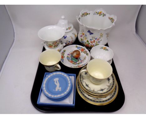 A tray containing assorted cabinet china to include Aynsley Cottage Garden, Royal Worcester bird, Four Wedgwood Jasperware di