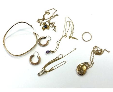 A yellow metal locket on 9ct gold chain, A 9ct gold Australia locket on gilt chain, a 9ct gold amethyst pendant on 9ct gold c