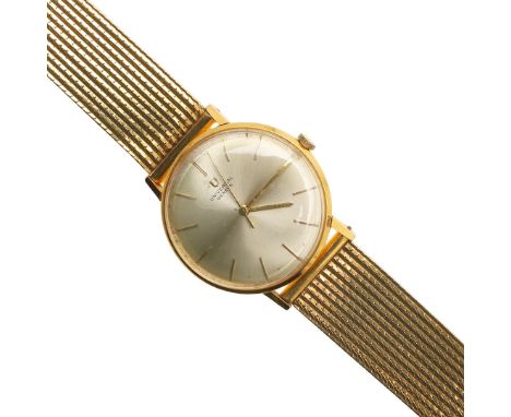 A GENTLEMAN'S 18CT GOLD WRISTWATCH BY UNIVERSAL, GENEVE. A GENTLEMAN'S 18CT GOLD WRISTWATCH BY UNIVERSAL, GENEVE. the signed 