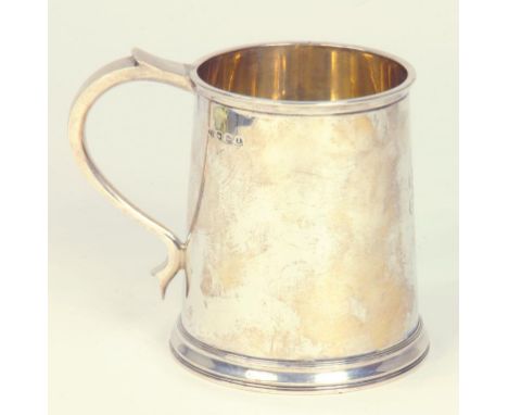 A GEORGE VI SILVER MUG OF HEAVY GAUGE, SHEFFIELD 1943, 16OZS