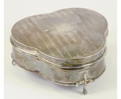 A GEORGE V SILVER TREFOIL SHAPED TRINKET BOX, BIRMINGHAM 1918