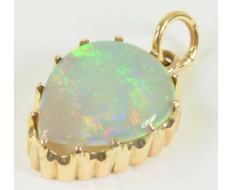 A HEART SHAPED OPAL PENDANT IN GOLD, 2.1G GROSS