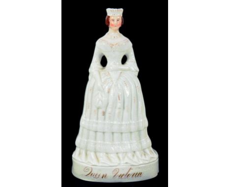 A STAFFORDSHIRE EARTHENWARE PORTRAIT FIGURE OF QUEEN VICTORIA, 19TH CENTURY