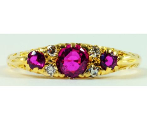 A RUBY AND DIAMOND RING IN GOLD, 3G