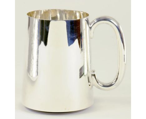 AN EDWARD VII SILVER MUG, SHEFFIELD 1901, 11OZS