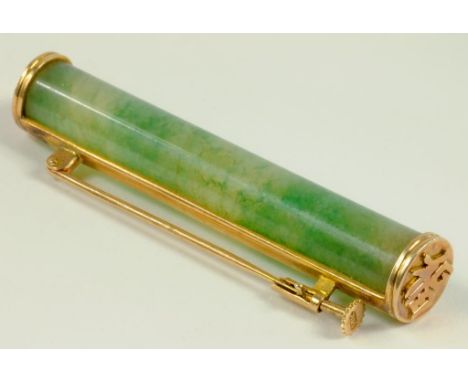 A CHINESE GOLD MOUNTED JADE BATON BROOCH