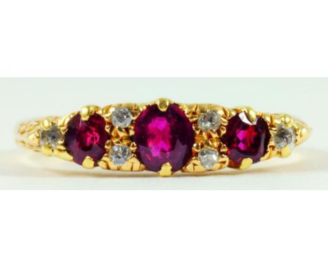 A RUBY AND DIAMOND RING IN GOLD, MARKED 18CT, 4G