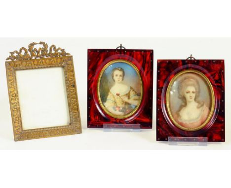 TWO SIMILAR FRENCH DECORATIVE OVAL PORTRAIT MINIATURES OF LADIES OF FASHION IN SIMULATED TORTOISESHELL FRAMES AND A PALAIS RO