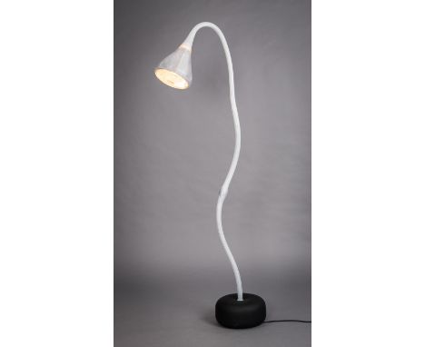 Lampe "Pipe Terra".  Flexibler transparenter Schaft. Entwurf Herzog &amp;amp; de Meuron für Artemide. H 220 cm